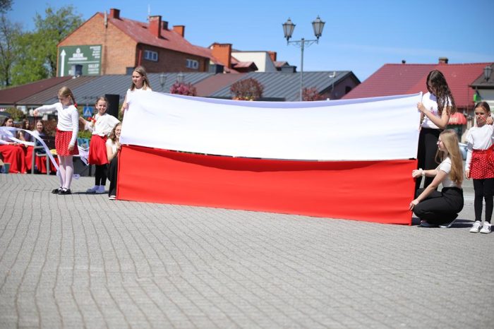 Miniaturka artykułu Mieszkańcy Kocka uczcili Święto Konstytucji 3 Maja